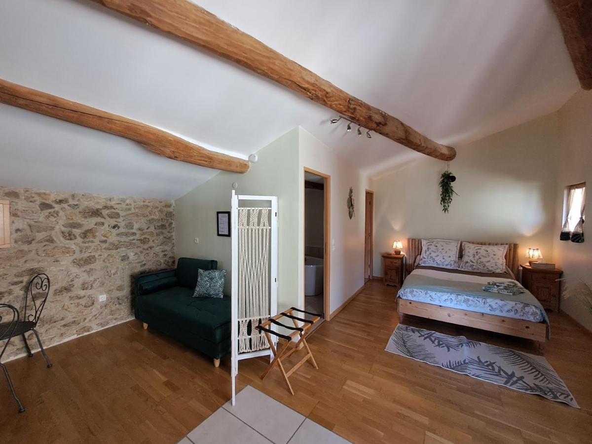 Domaine Saint Claude - Gite , Chambres D'Hotes & Hebergement Insolite Malleval Buitenkant foto